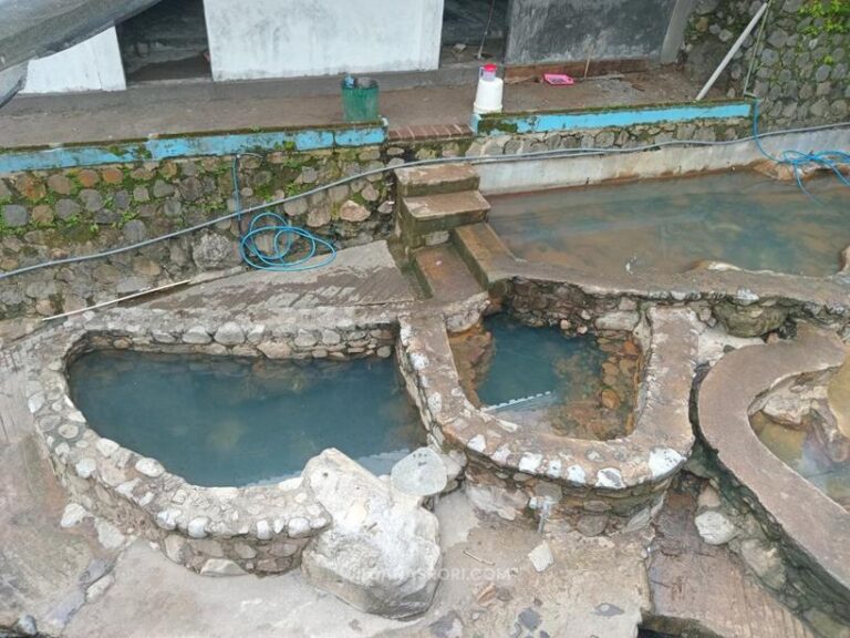 Kolam Pemandian Air Panas Tirta Husada Ngebel Ponorogo