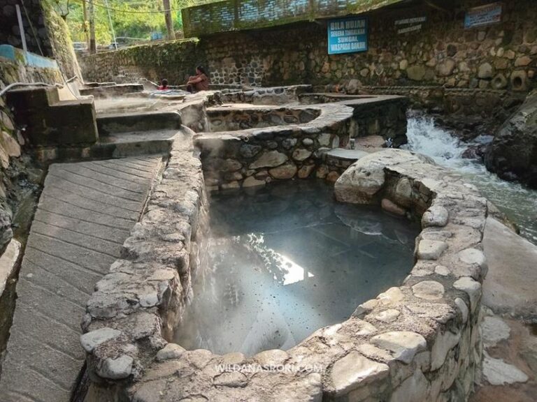 Kolam Bak Berendam Air Panas