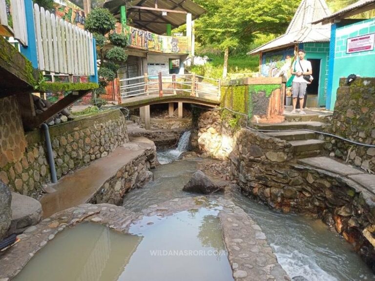 Sungai Air Hangat Tirta Husada Ngebel Ponorogo