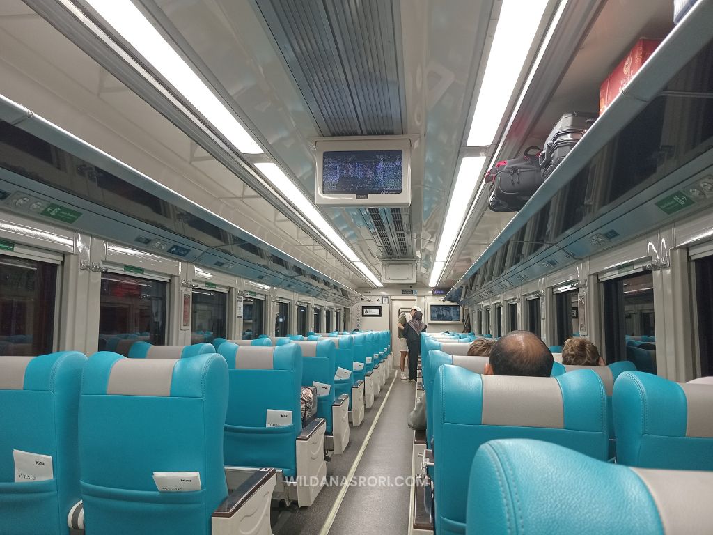 Interior KA Malabar Kelas Eksekutif