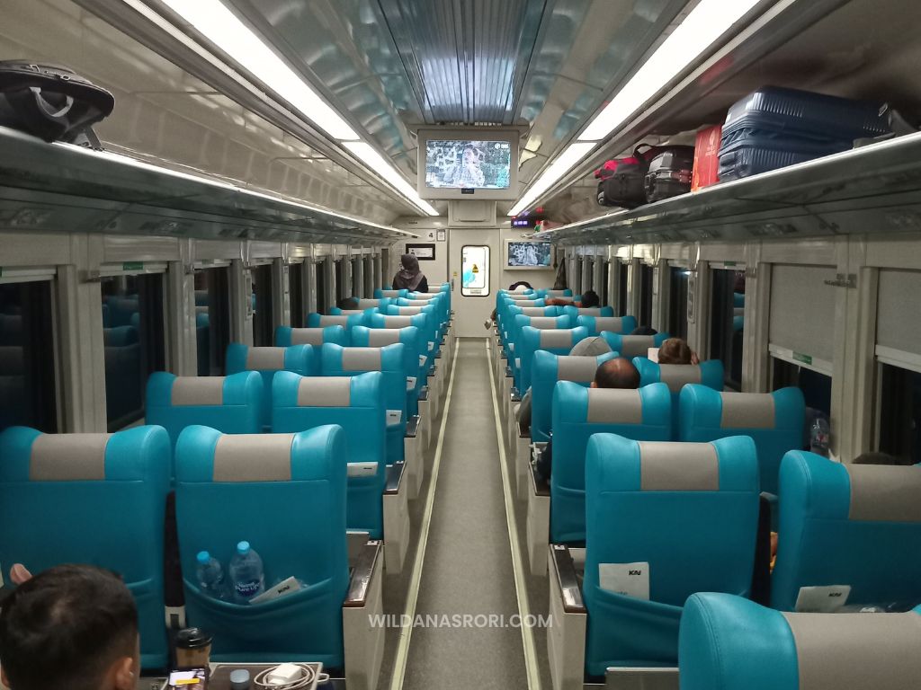 Suasana KA Malabar Kelas Eksekutif