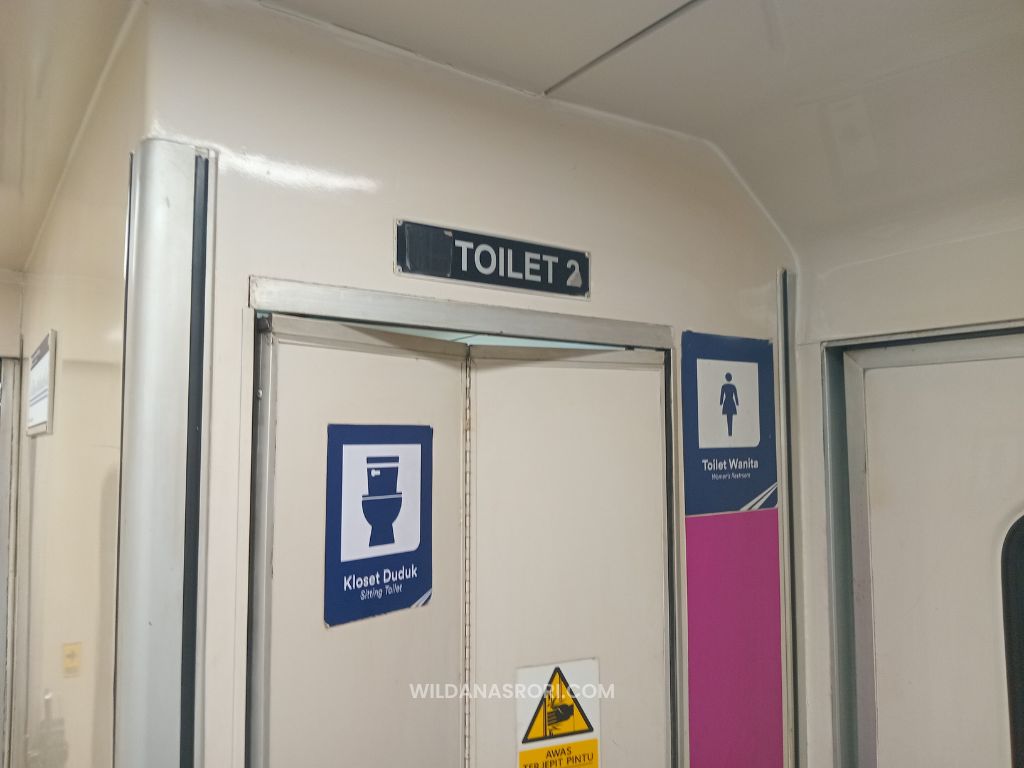 Toilet Perempuan KA Malabar