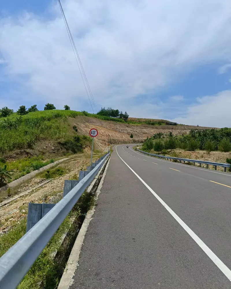 Jalan Aspal Jalur Lintas Selatan