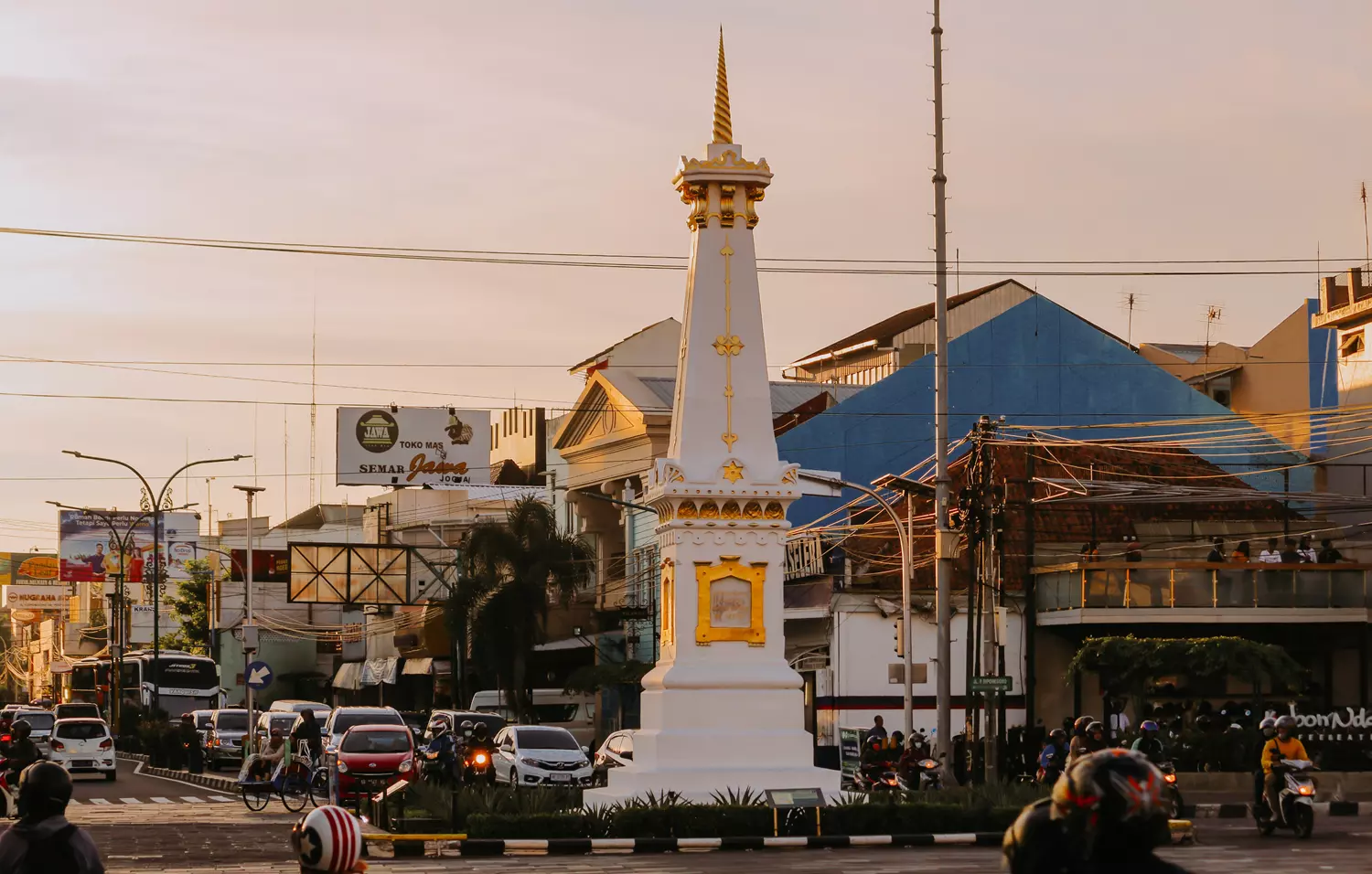 Ketika Saya Tidak Mengejar Waktu di Jalan Madiun–Jogja