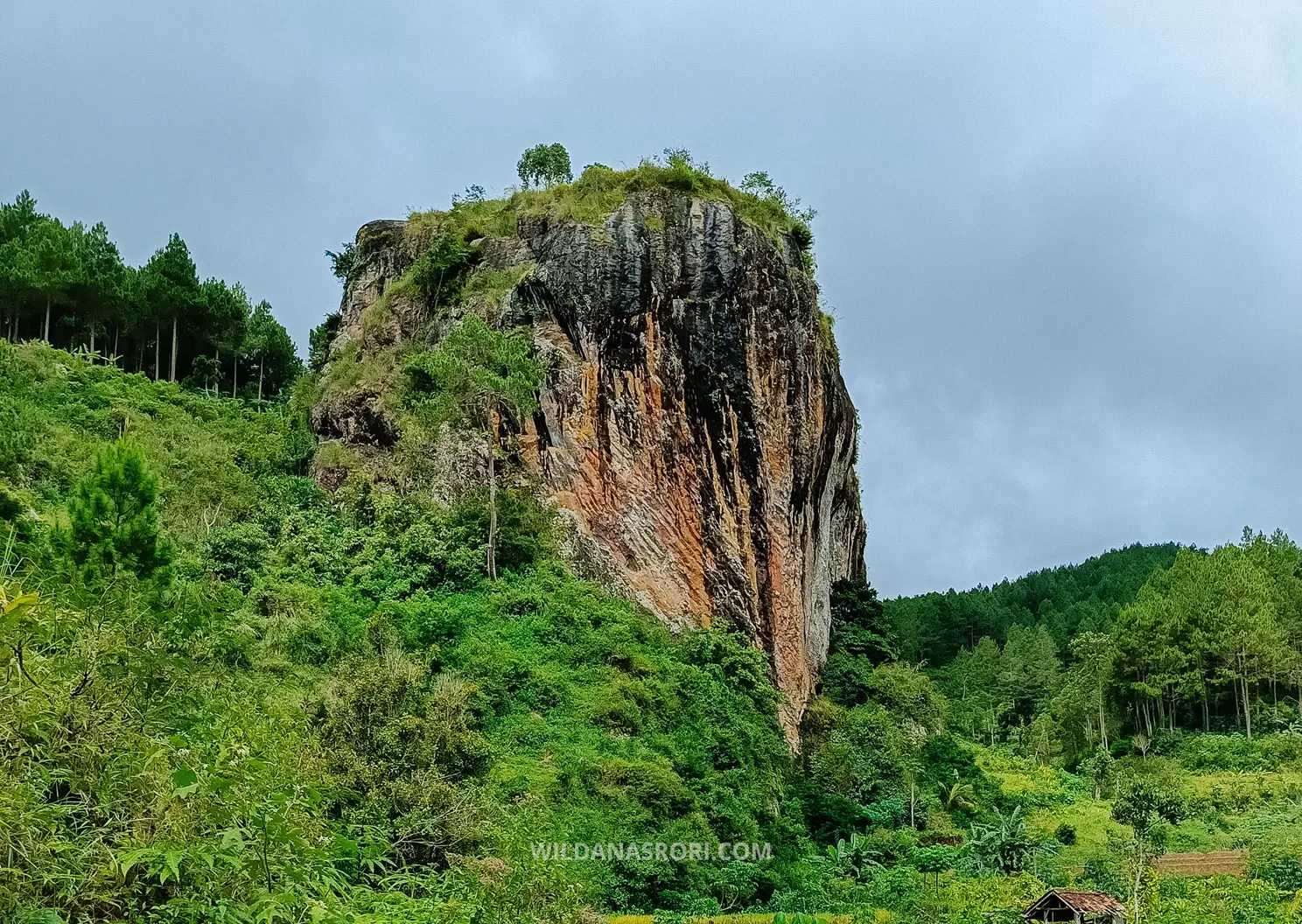 Tebing di Ngrayun Ponorogo